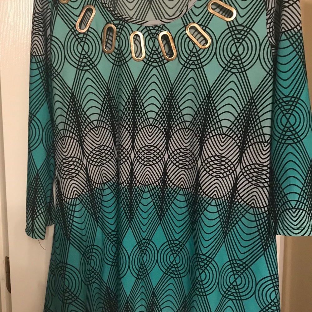 La Vanya XL Green/Black symmetrical/spiral Blouse